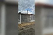"Parecia assim quando acontece um massacre, sabe? quando entram querendo roubar. Eu fiquei acoada dentro de casa", contou a moradora "Parecia assim quando acontece um massacre, sabe? quando entram querendo roubar. Eu fiquei acoada dentro de casa", contou a moradora