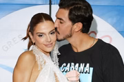 Giovanna Lancellotti ganha beijo do noivo, Gabriel Davi