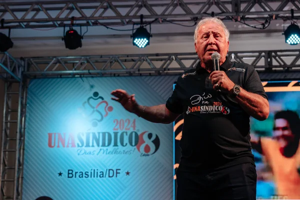 Palestrante engaja a plateia com tema sobre liderança condominial