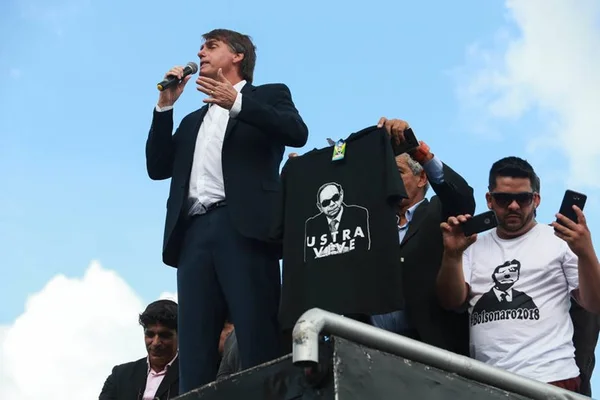 Bolsonaro “homenageia” as mulheres em visita a Minas Gerais