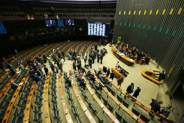 Em período eleitoral, Câmara gasta R$ 18,7 milhões em cota parlamentar