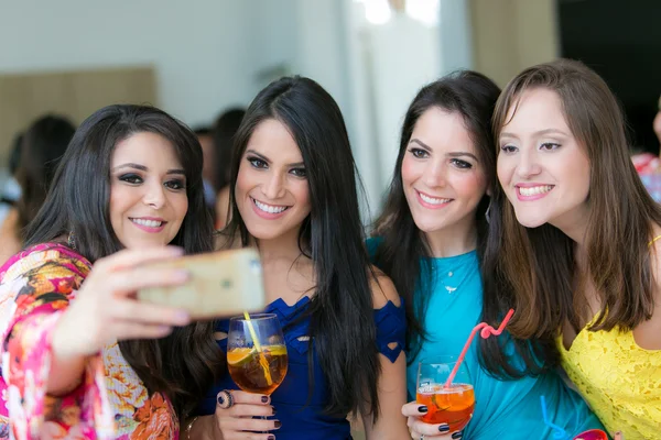 Renata Costa, Stephany Barreto, Giovana Pohl e Rafaela de Matos
Renata Costa, Stephany Barreto, Giovana Pohl e Rafaela de Matos