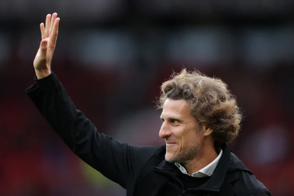 Foto colorida de Diego Forlán - Metrópoles