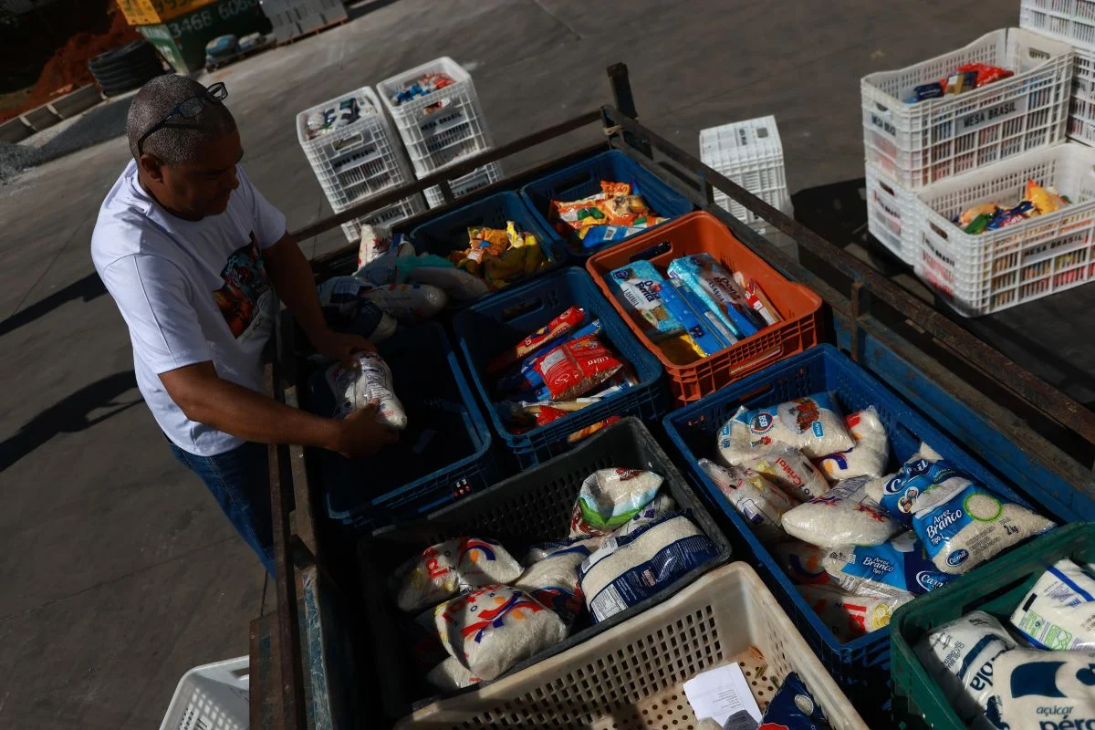 Mais de 800 quilos de alimentos foram arrecadados Mais de 800 quilos de alimentos foram arrecadados