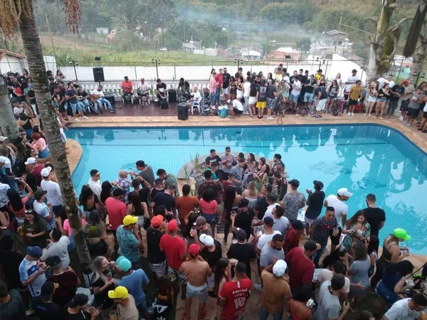 Dono de chácara que deu festa para mil pessoas em SP é multado em R$ 1.045