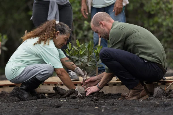 Príncipe William anuncia parceria para proteger defensores da Amazônia