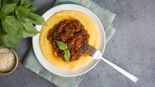 Polenta com carne