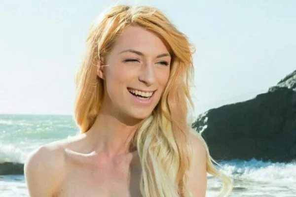 Atriz pornô divulgou música autoral sobre drogas antes de morrer