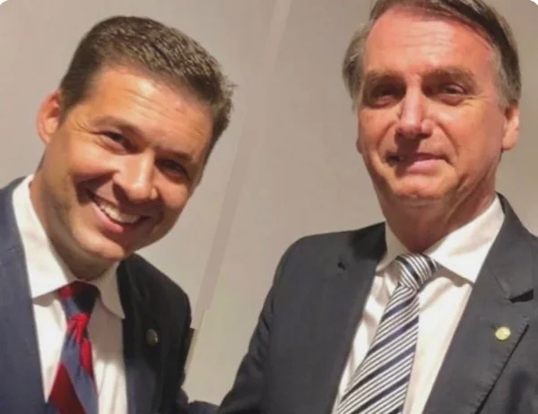 O senador estadual americano Shane David Jett, do estado de Oklahoma, e o ex-presidente Jair Bolsonaro