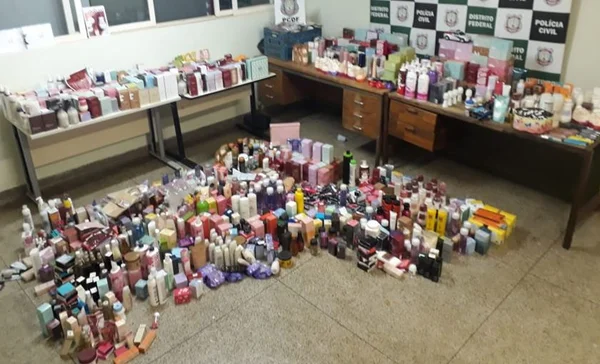 Casal se passava por consultor de vendas para dar golpe dos cosméticos