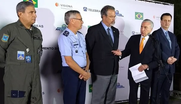 “Vamos democratizar o fenômeno digital”, diz Temer sobre satélite