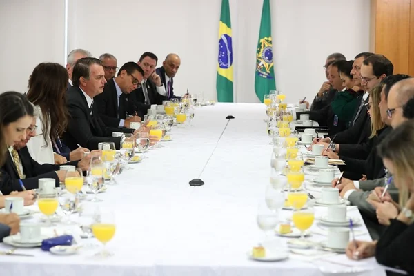 Bolsonaro sobre formação superior: “Diploma na parede não é garantia de emprego”