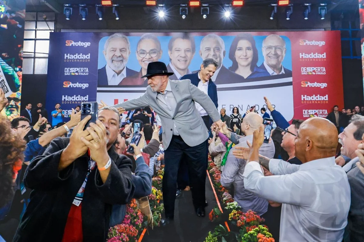 Lula e Haddad em evento de convenção partidária do PT em São Paulo Lula e Haddad em evento de convenção partidária do PT em São Paulo