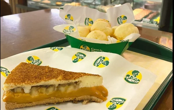 imagem colorida de produtos da Casa do Pão de Queijo, que pediu recuperação judicial - Metrópoles