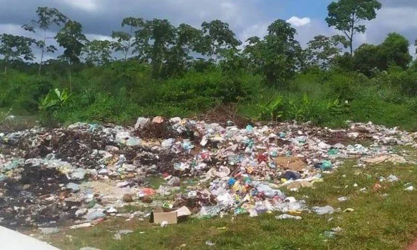 foto colorida de lixão