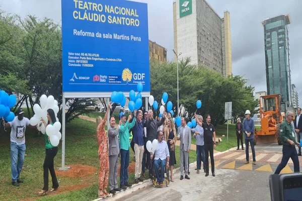 Começo das obras Teatro Nacional