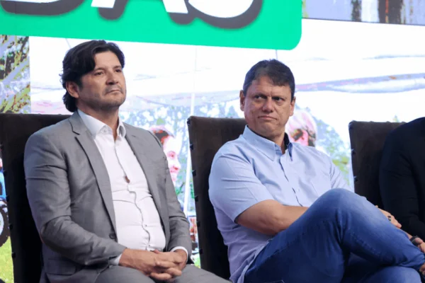 O governador Tarcísio de Freitas e o presidente da Assembleia de SP, André do Prado