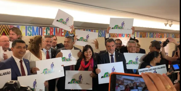Partidos da oposição na Câmara realizam ato contra racismo