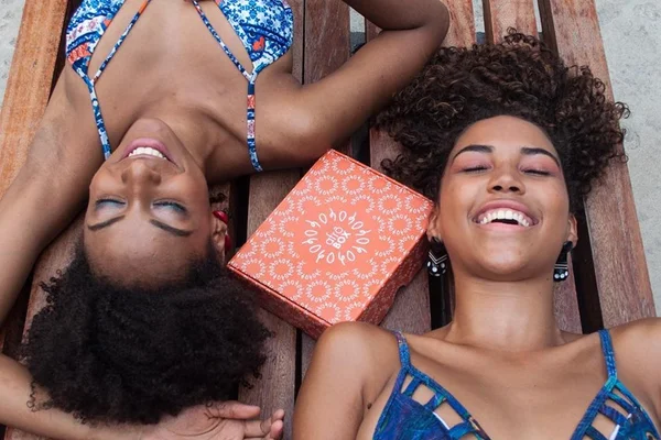 Afrôbox: marca lança primeira assinatura mensal focada em beleza negra