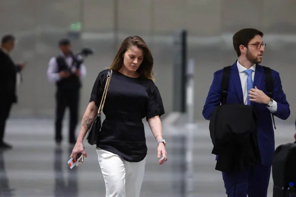 Filha de Adriana Villela chega ao STJ para julgamento da mãe - destaque galeria Filha de Adriana Villela chega ao STJ para julgamento da mãe - destaque galeria