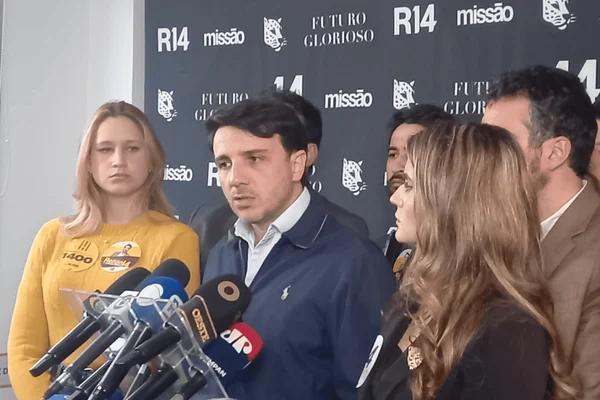 Imagem colorida do candidato à presidência Renan Santos - Metrópoles