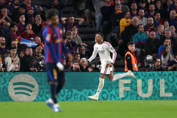Mbappé abre o placar para o Real Madrid em clássico contra o Barcelona