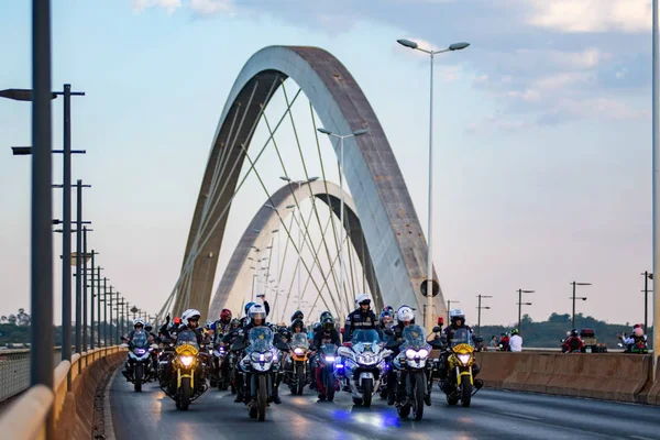 motos na ponte JK