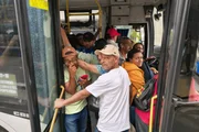 Ônibus Paese circulam em lotação máxima para atender a Linha 15-Prata do Metrô de São Paulo. Ônibus Paese circulam em lotação máxima para atender a Linha 15-Prata do Metrô de São Paulo.