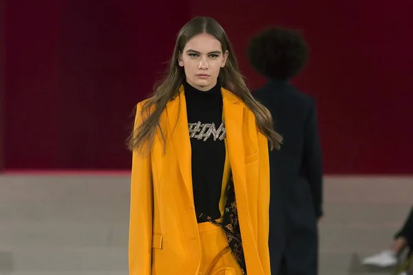 Veja cores de roupa para cada signo em 2023