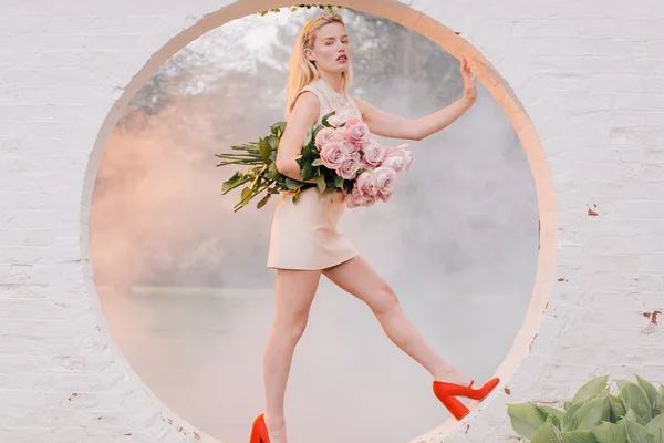 Georgia May Jagger estrela campanha da Miu Miu em mood conceitual