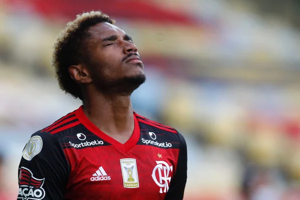 Flamengo acerta venda de Vitinho para o Al Ettifaq, da Arábia Saudita