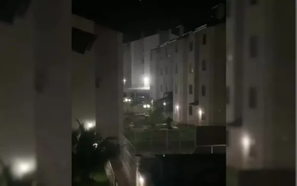 Grupo pula muro, invade condomínio e mata jovem em Goiânia, Goiás