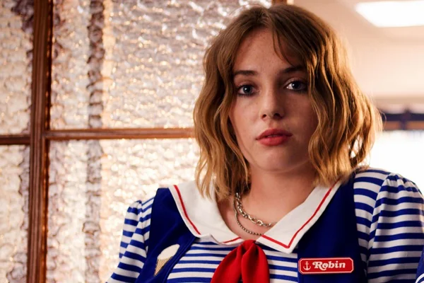 Conheça o estilo de Maya Hawke, a nova queridinha de Stranger Things