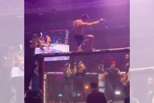 Susto: lutador de MMA sofre queda durante comemoração; veja vídeo