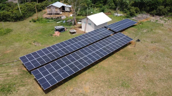Comunidade ribeirinha tem rotina transformada pela chegada de energia renovável