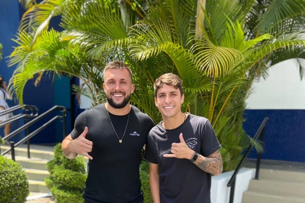 Arthur Picoli e Felipe Prior se encontram em gravação no SBT