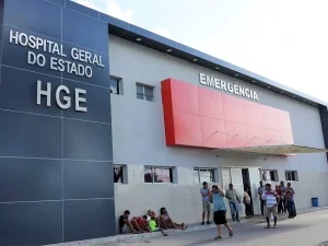 Imagem colorida da fachada do Hospital Geral do Estado, em Maceió - Metrópoles