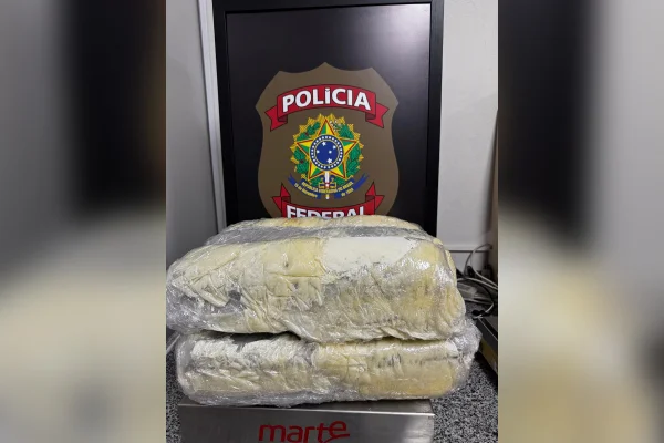 Mulher é presa pela PF em aeroporto com “supermaconha” escondida em malas - destaque galeria Mulher é presa pela PF em aeroporto com “supermaconha” escondida em malas - destaque galeria