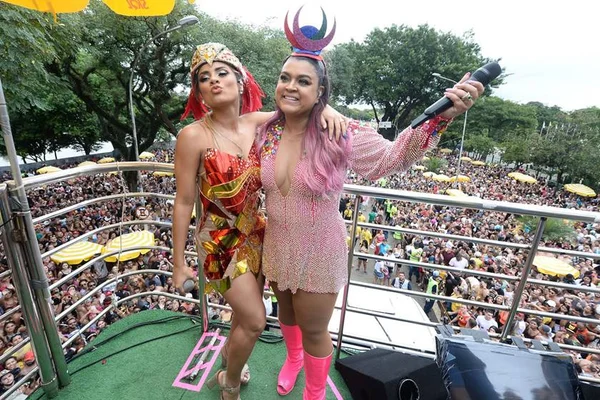 Após afirmar ter sofrido calote, Lexa brilha no bloco de Preta Gil