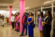 Visitantes conferem os trabalhos de 20 fotógrafas do Distrito Federal na exposição Olhar d’Elas – Mulheres na Fotografia.
