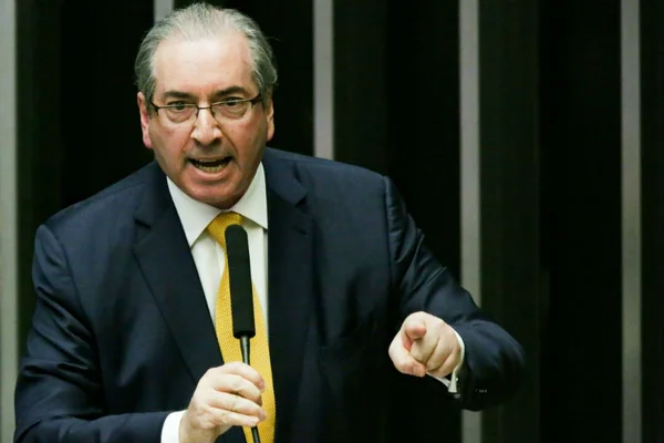 Teori envia duas ações contra Cunha à Justiça Federal