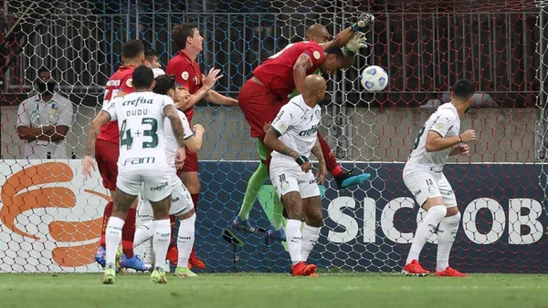 Na volta da torcida à Fonte Nova, Bahia e Palmeiras não saem do zero