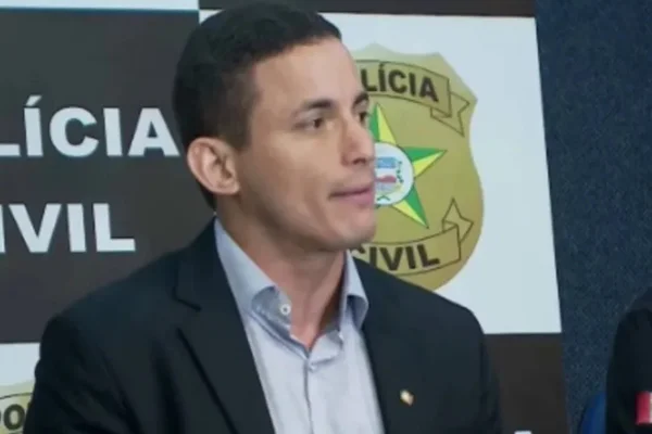 Imagem colorida do delegado-geral da Polícia Civil de Alagoas Gustavo Xavier - Metrópoles