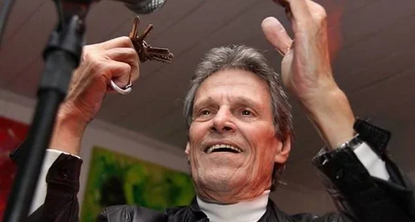 Morre aos 79 anos o cantor e compositor Orlandivo