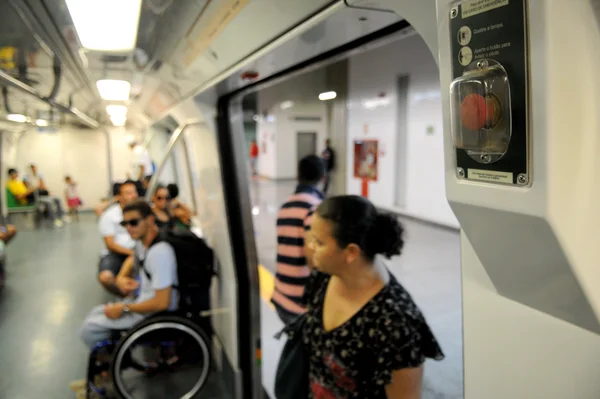 Estrangeiros são presos com 20 kg de drogas em estação do Metrô de SP