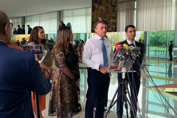 Bolsonarista, prefeito de Maceió nomeia irmão de PC Farias como secretário