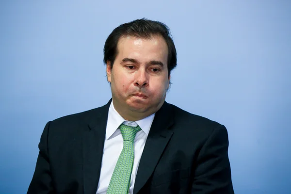 Não há acordo para votar fundo eleitoral aprovado no Senado, diz Maia