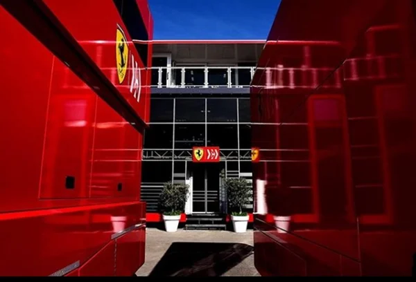 Carga extra na F1: Ferrari encontra imigrantes ilegais em seu caminhão