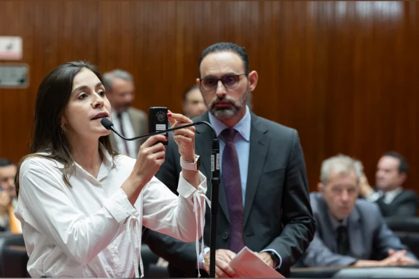 Deputada estadual Lohanna França