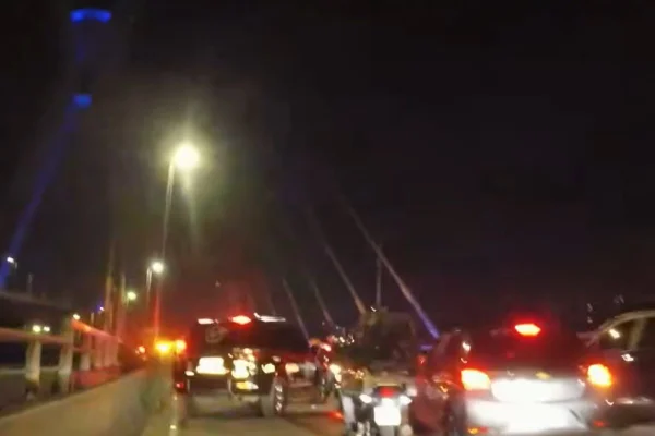 Policial reagiu a tentativa de assalto, nesta sexta-feira (20/3), após criminoso abordar um motorista. Houve disparos mas ninguém ferido - Metrópoles